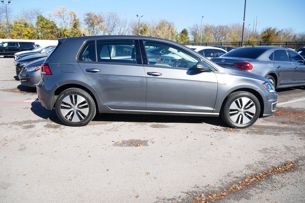 2019 Volkswagen e-Golf e-Golf SE photo 3