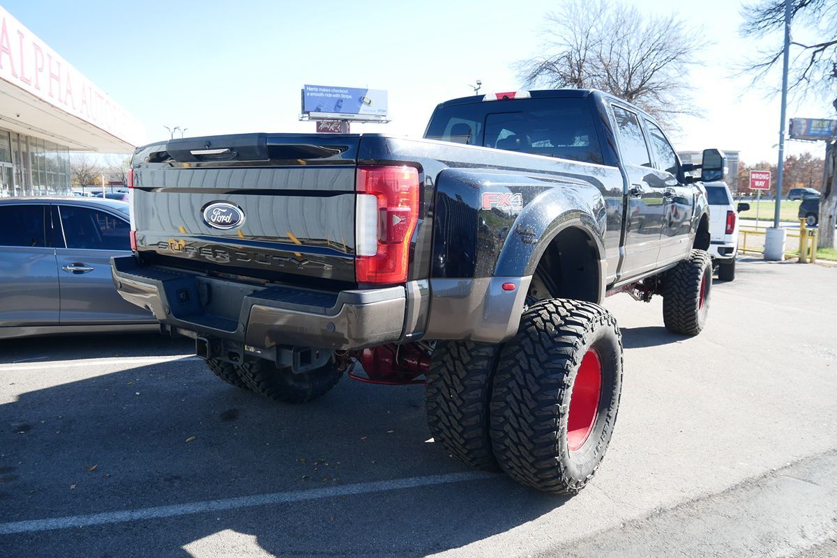 2017 Ford F-350 Super Duty King Ranch photo 4