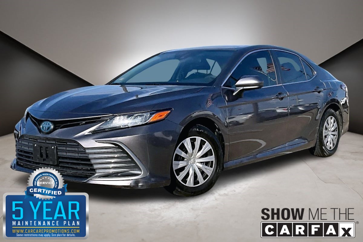 2022 Toyota Camry LE Hybrid's photo