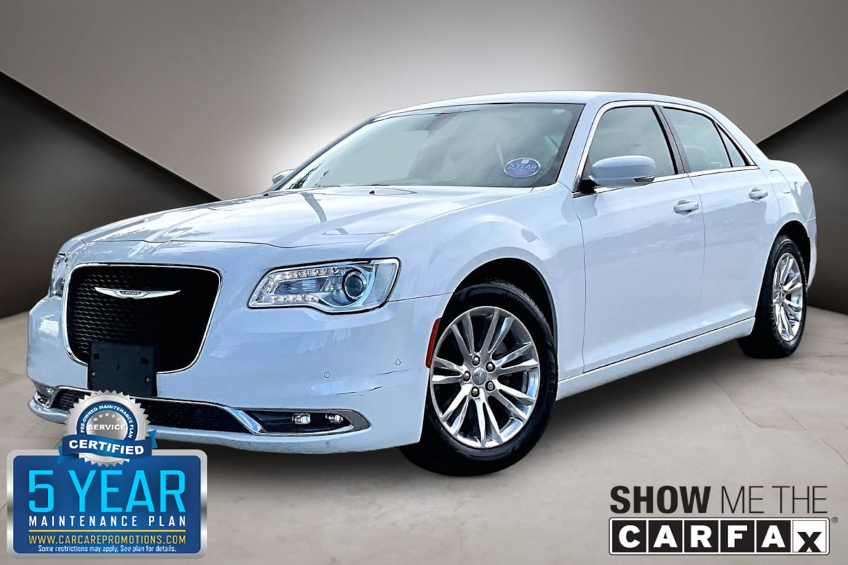 2021 Chrysler 300 Touring L's photo