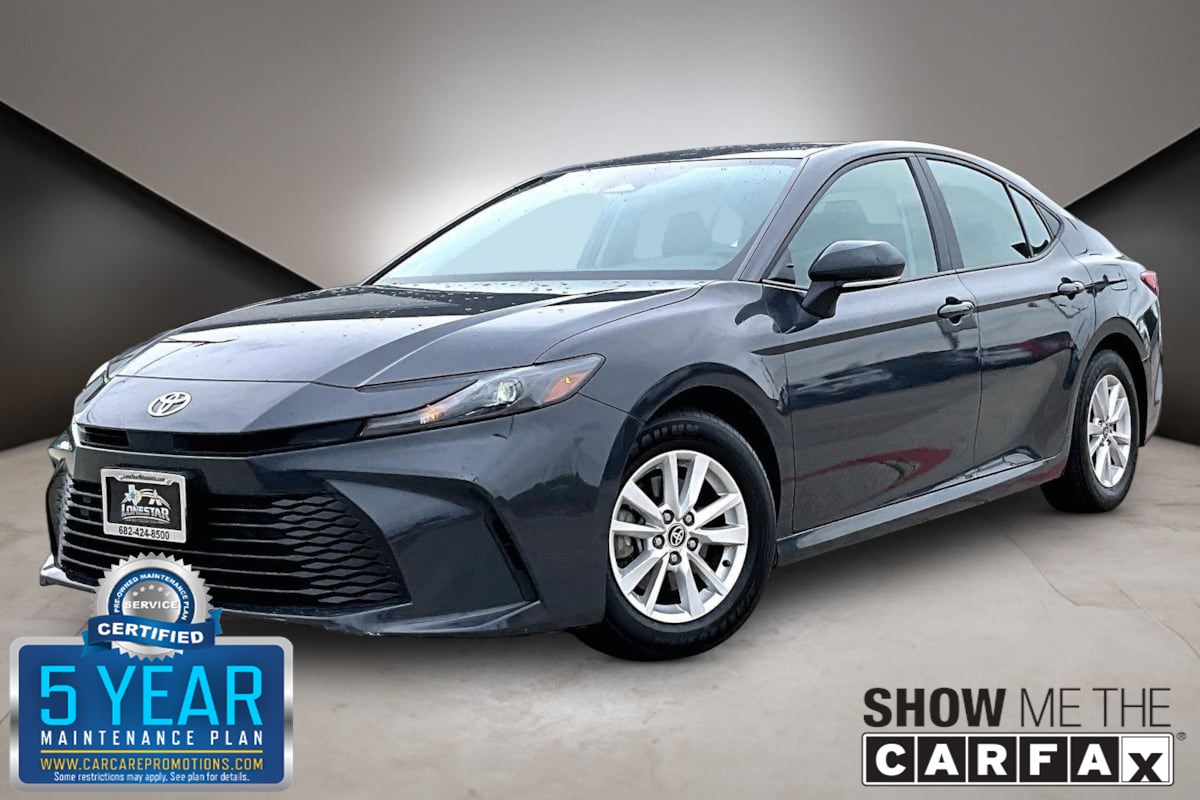 2025 Toyota Camry LE Hybrid's photo