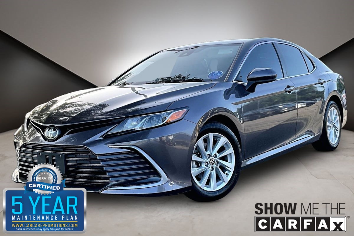 2023 Toyota Camry LE's photo