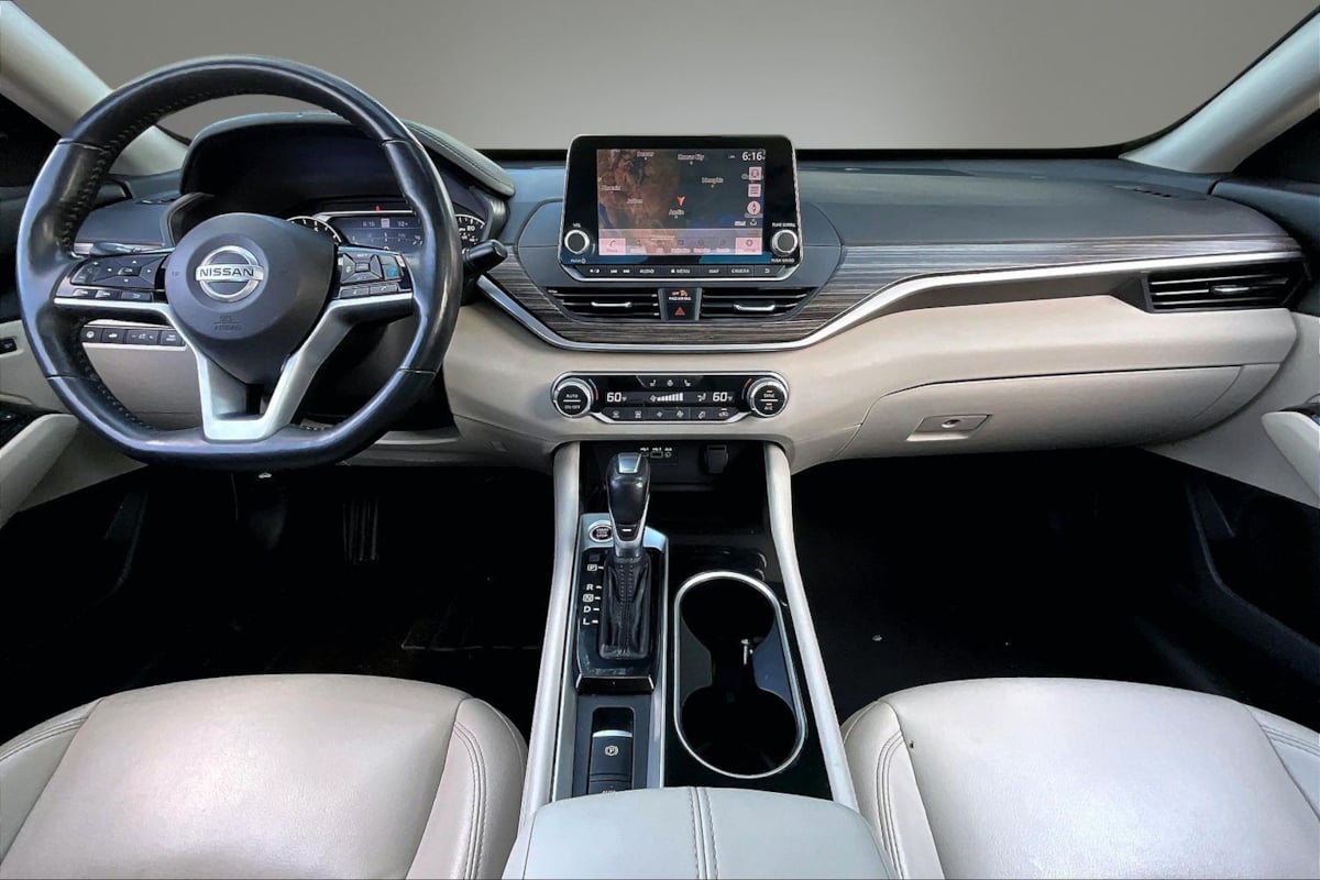 Nissan Altima photo 7