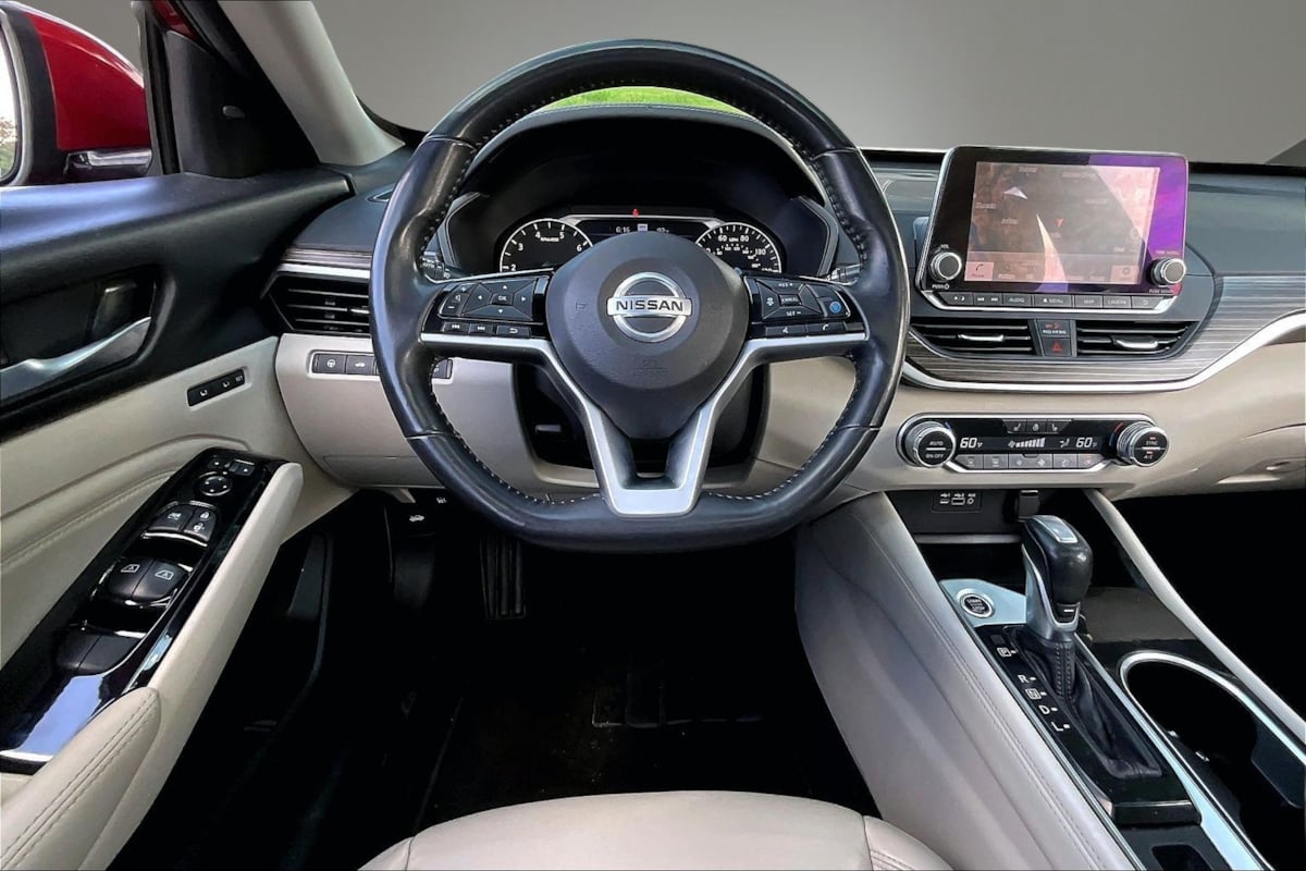 Nissan Altima photo 8