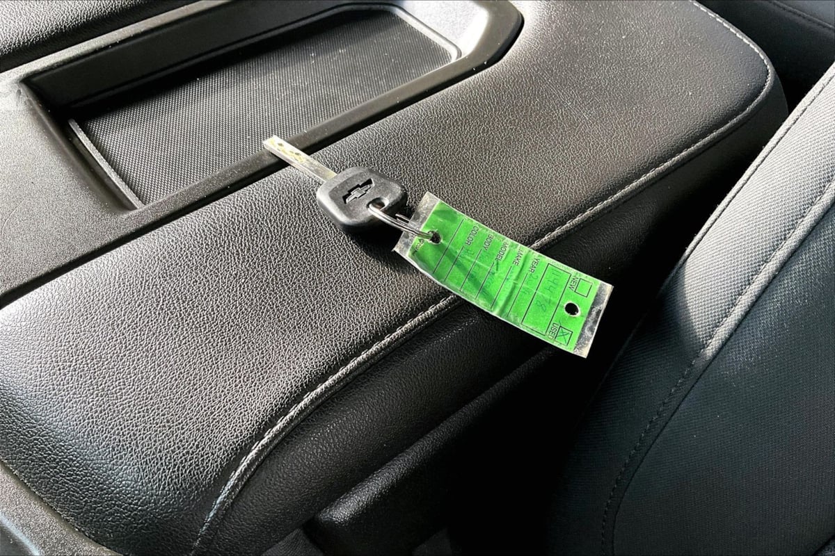 Chevrolet Silverado photo 32