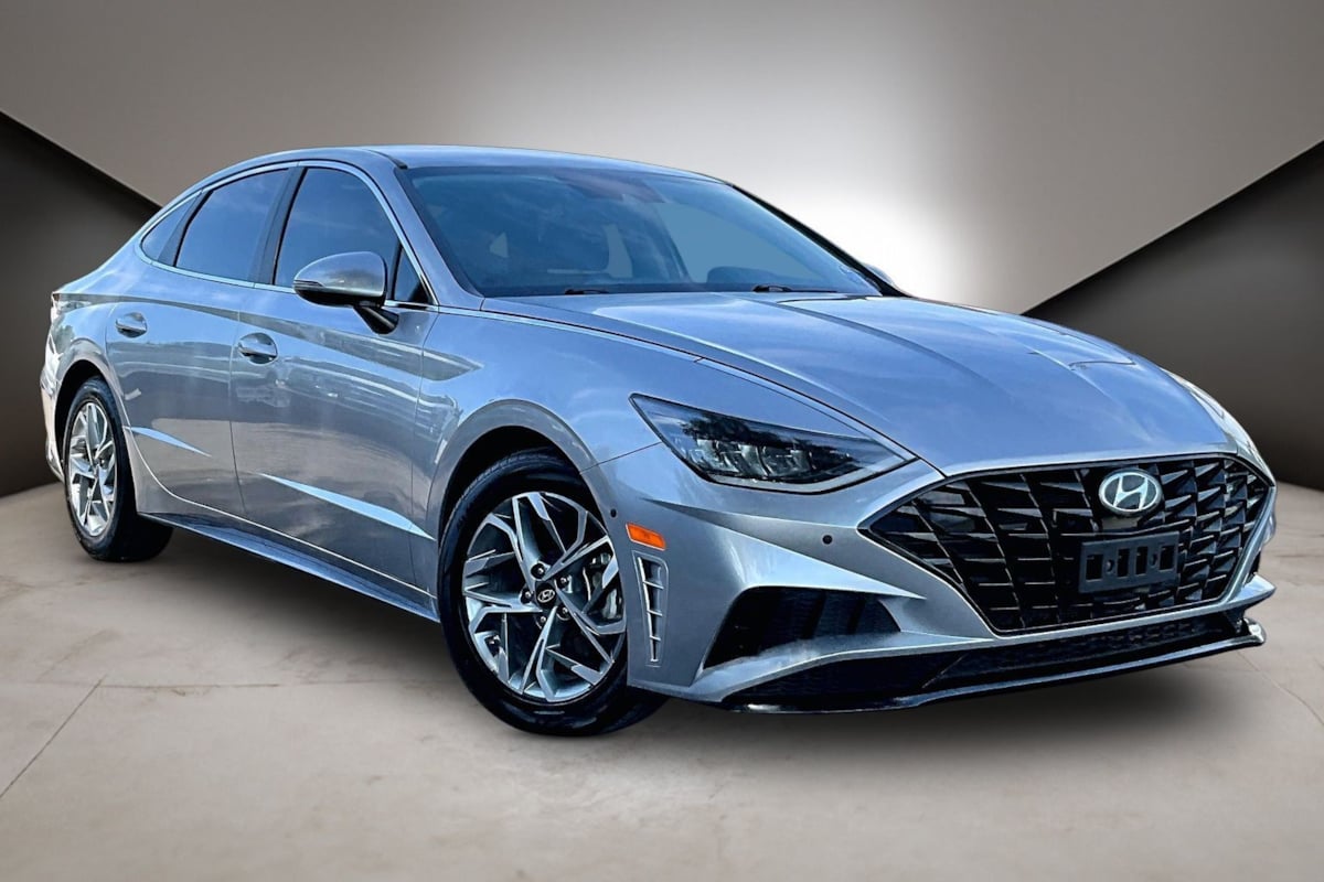 Hyundai Sonata photo 2