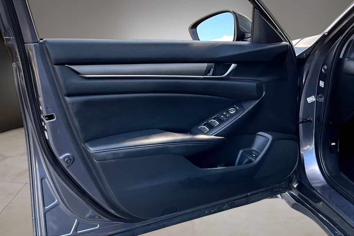 Honda Accord photo 19