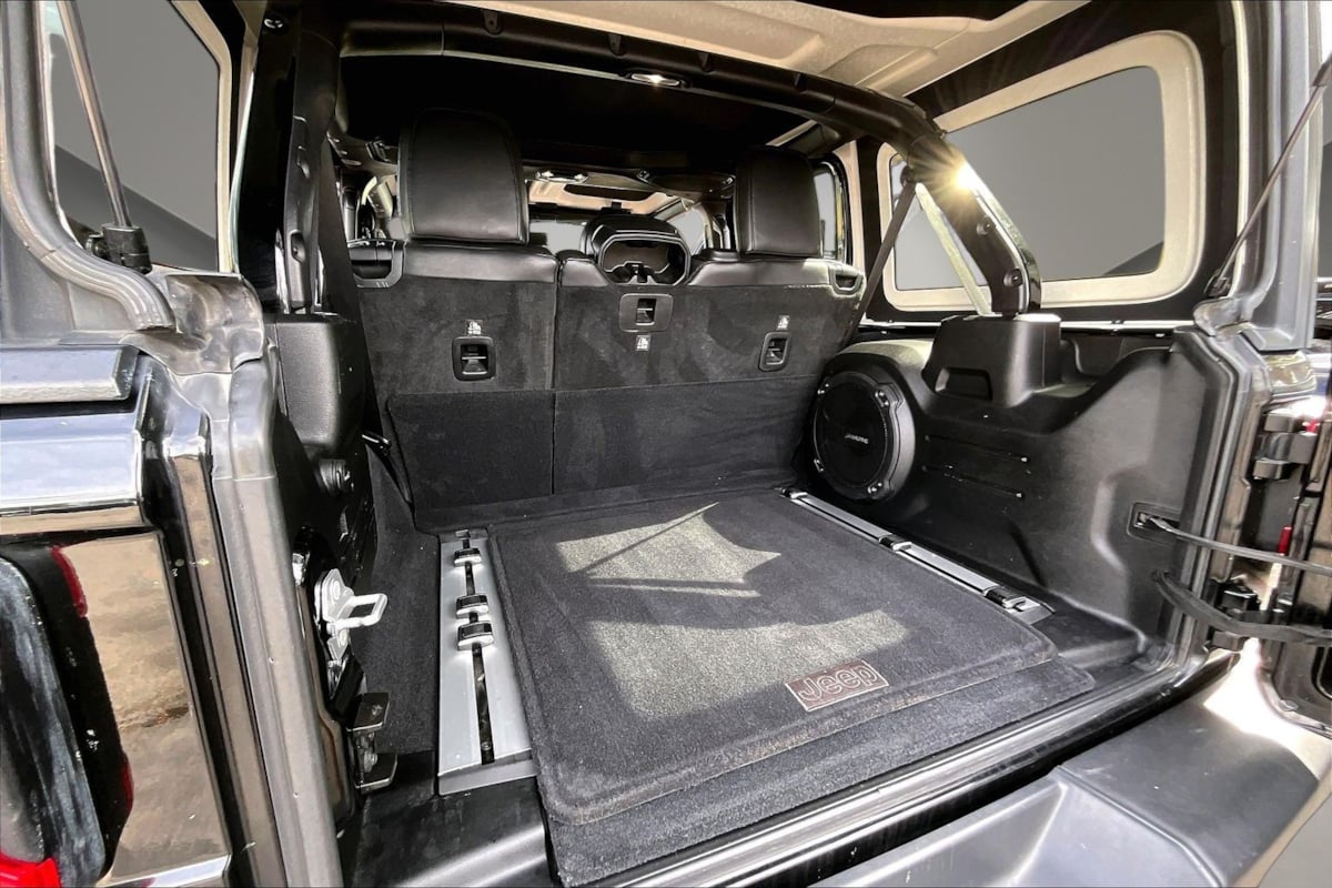 Jeep Wrangler photo 25