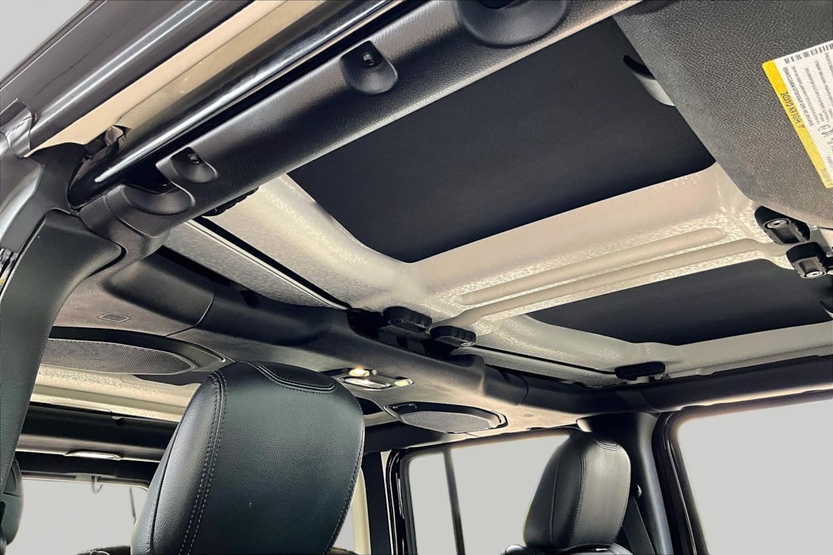 Jeep Wrangler photo 27