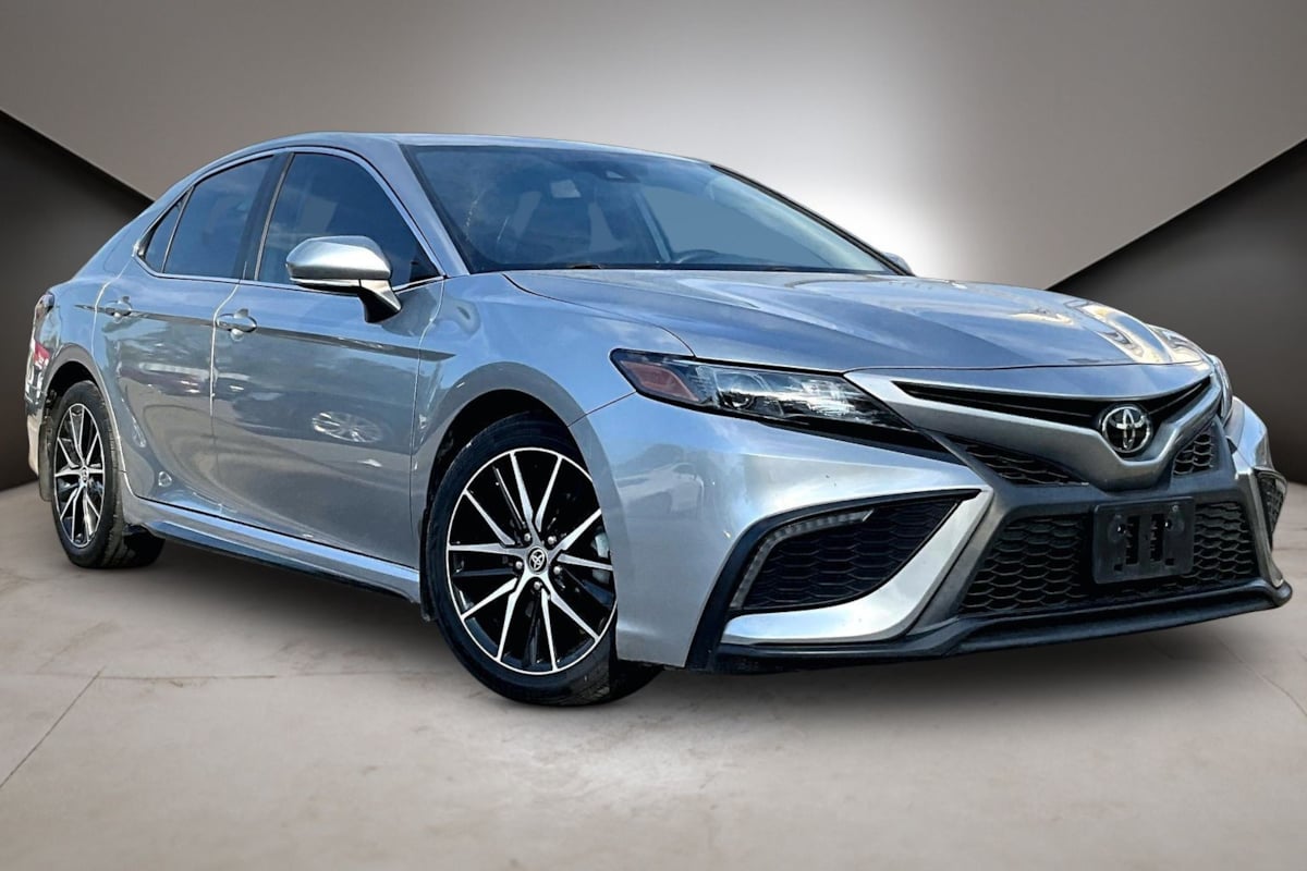 Toyota Camry photo 2
