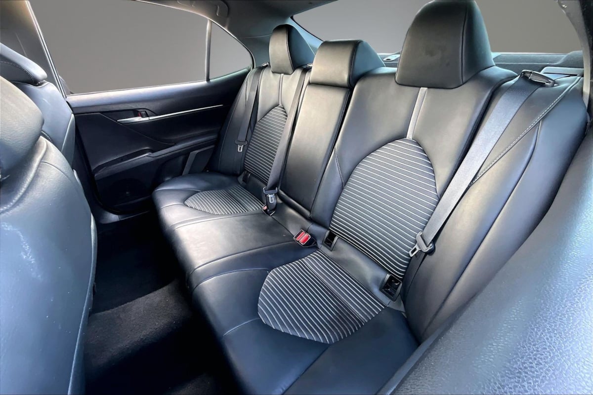Toyota Camry photo 21