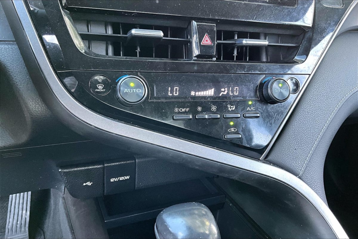 Toyota Camry photo 14