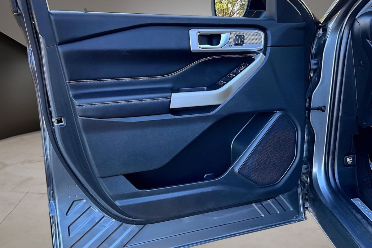 Ford Explorer photo 19
