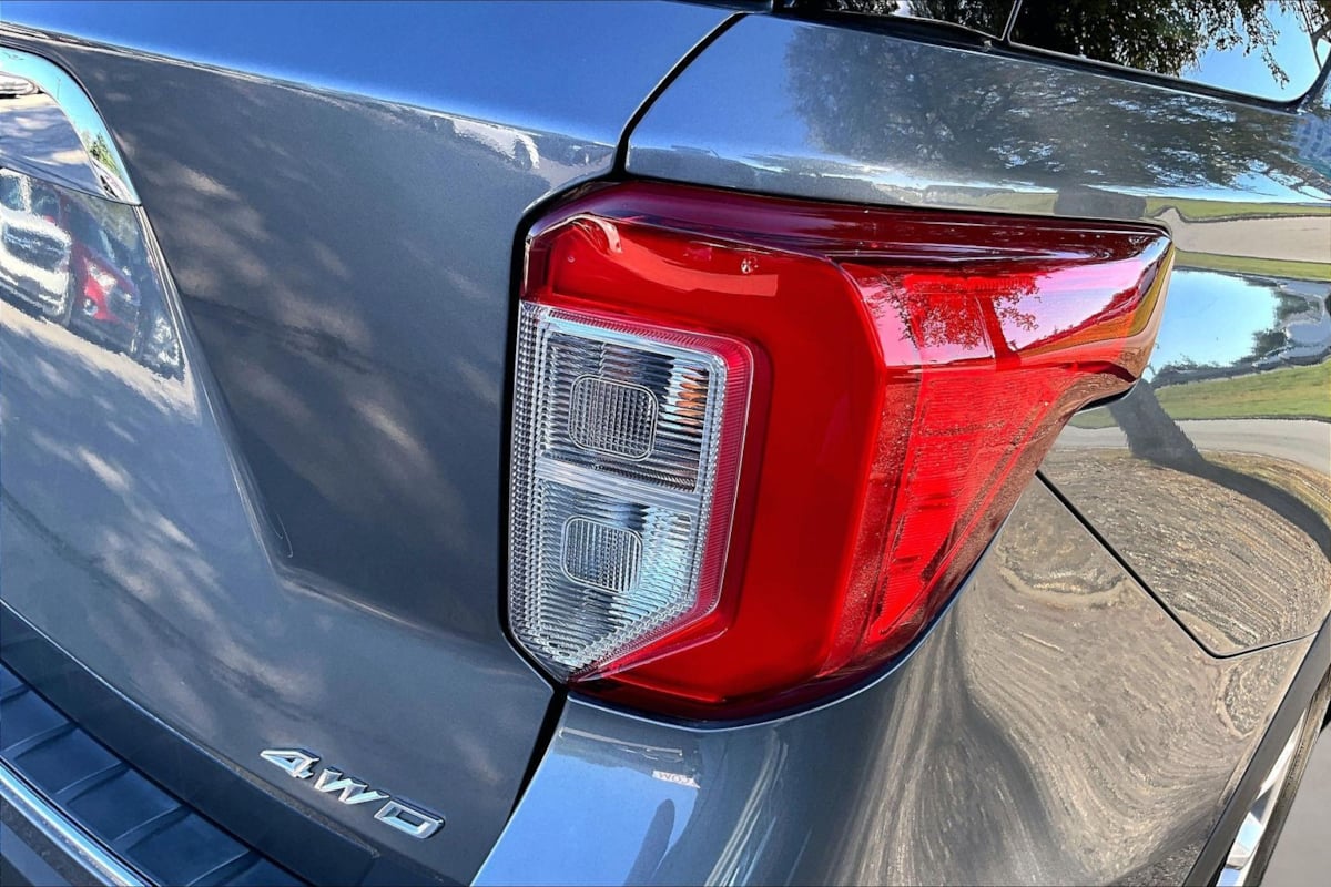 Ford Explorer photo 22