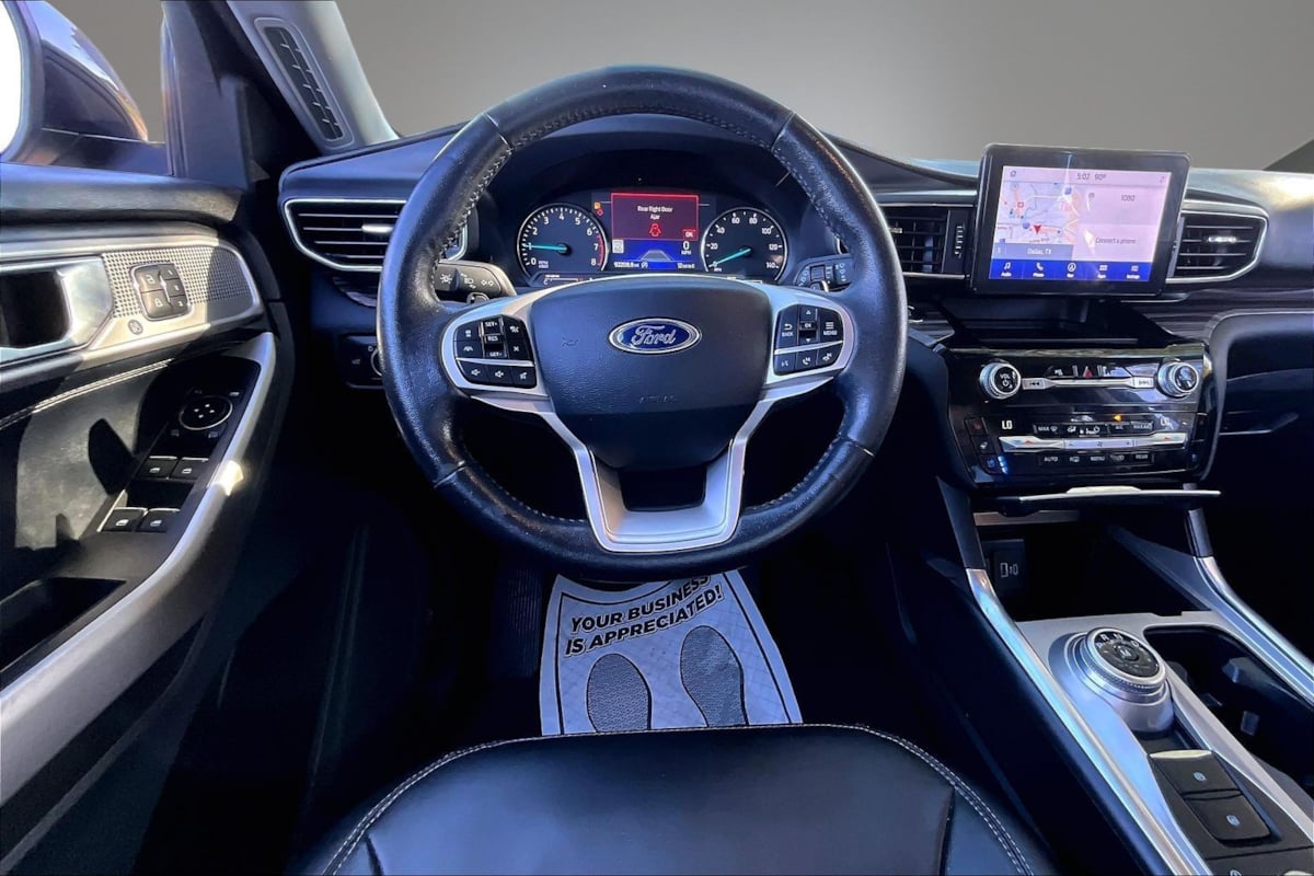 Ford Explorer photo 8