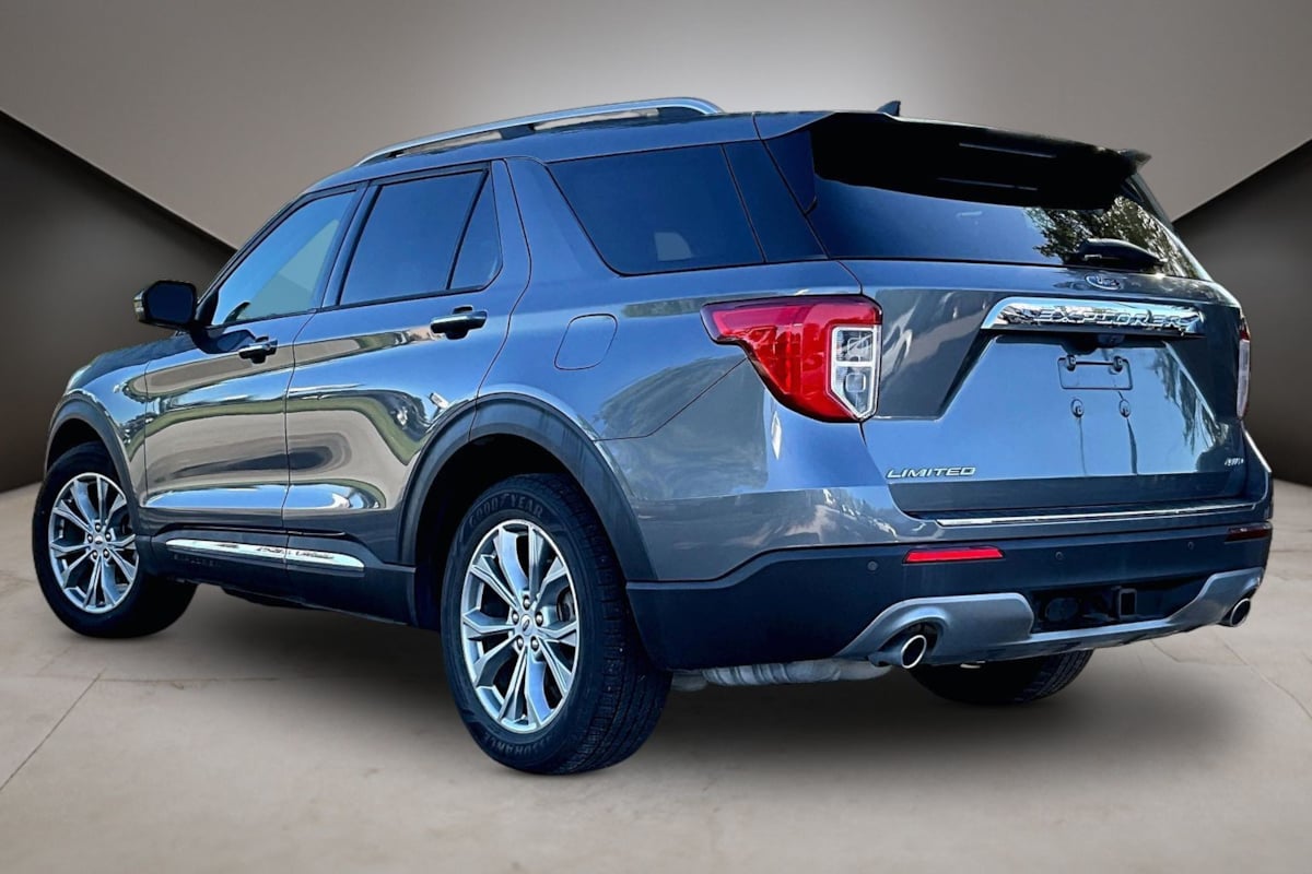 Ford Explorer photo 4