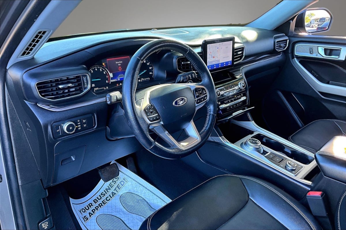 Ford Explorer photo 16