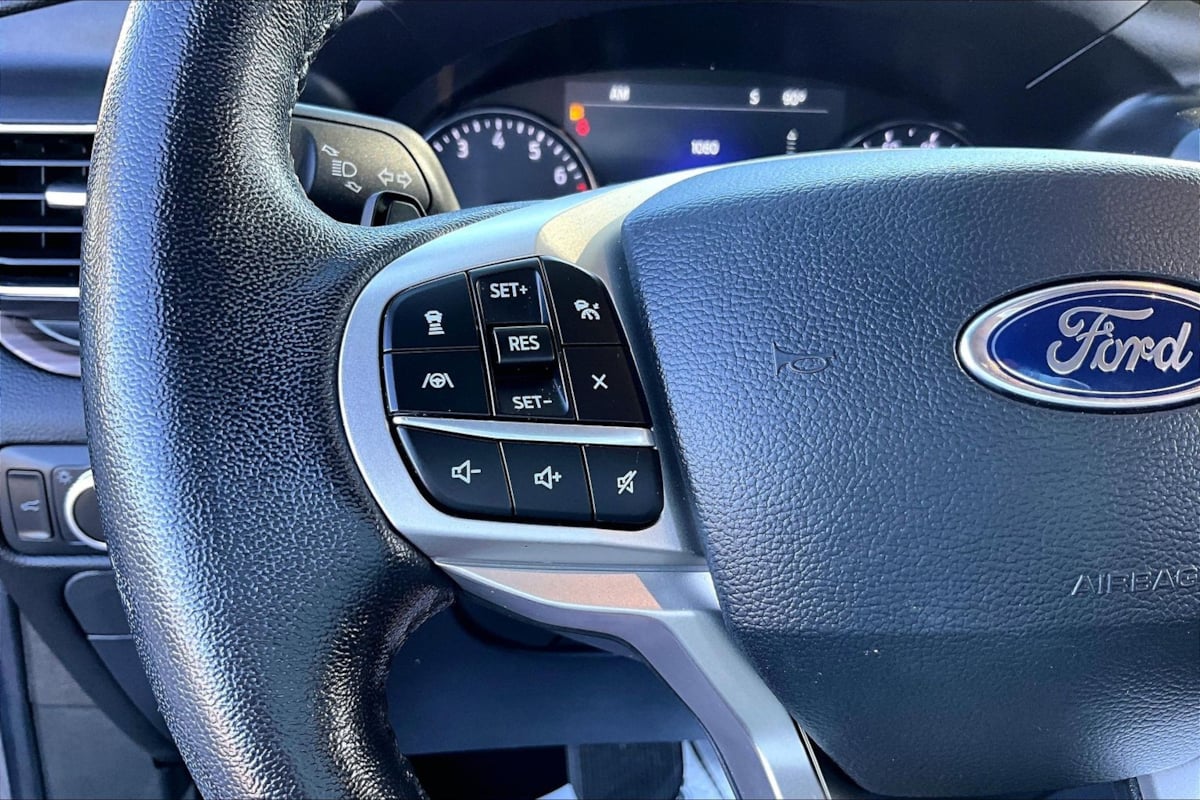 Ford Explorer photo 10