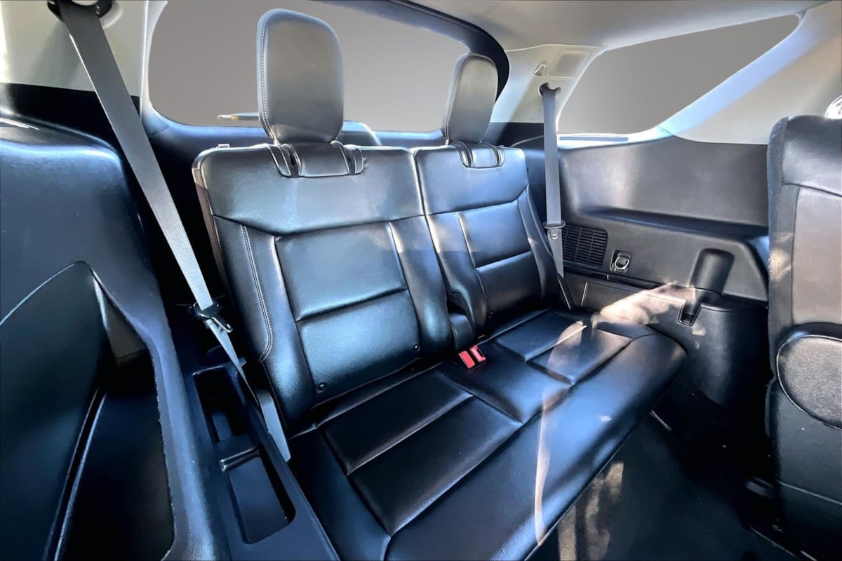 Ford Explorer photo 25