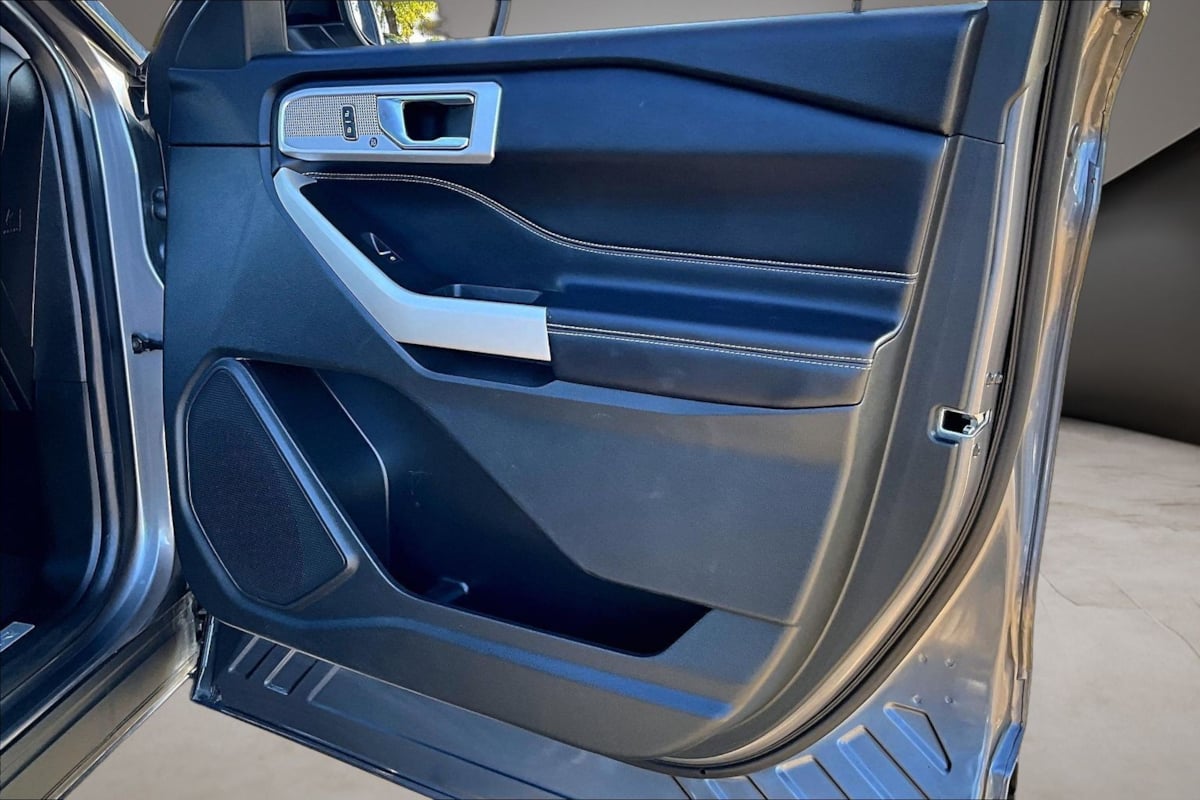 Ford Explorer photo 28