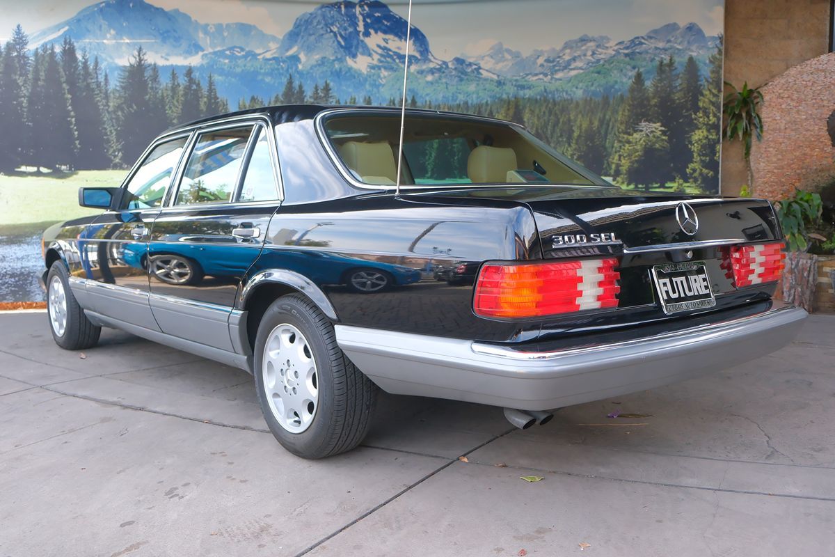 1988 Mercedes Benz 300 photo 4