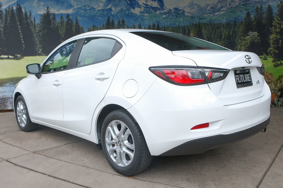 2017 Toyota Yaris iA photo 4