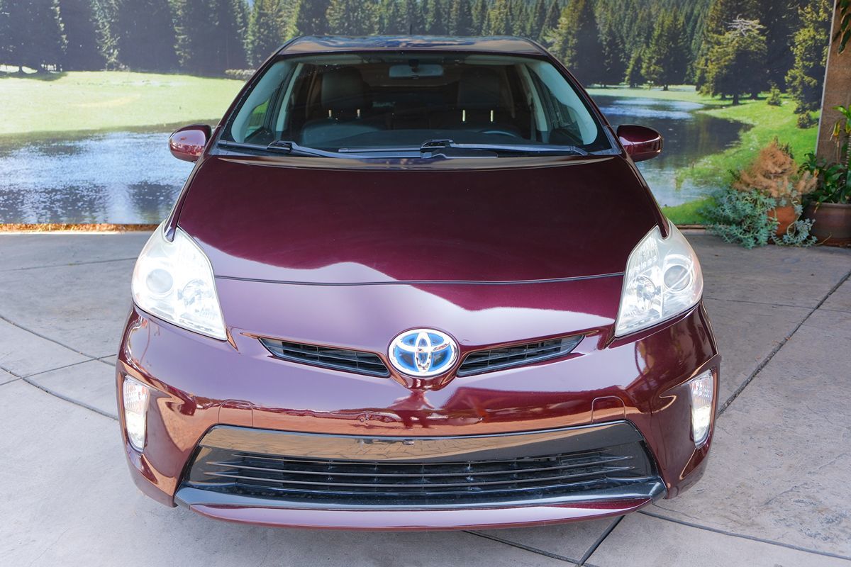 2013 Toyota Prius photo 2