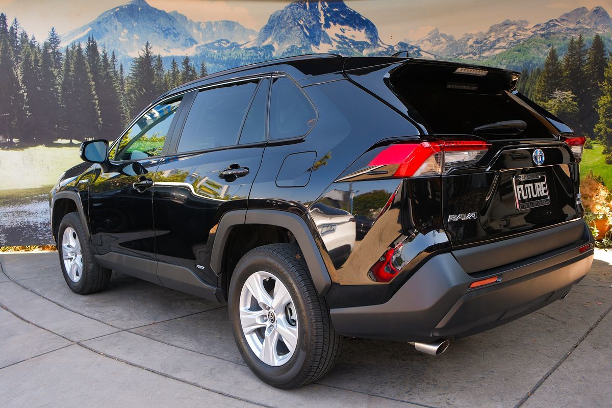 2021 Toyota RAV4 Hybrid XLE photo 4