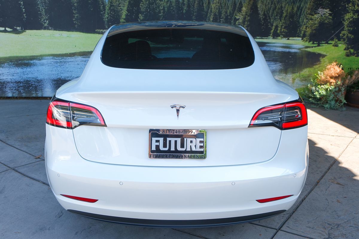 2021 Tesla Model 3 Standard Range Plus photo 5