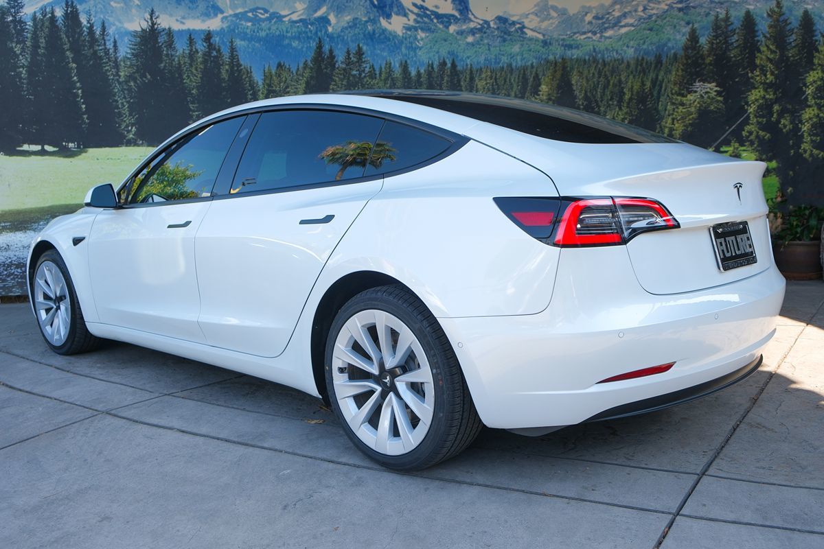 2021 Tesla Model 3 Standard Range Plus photo 4