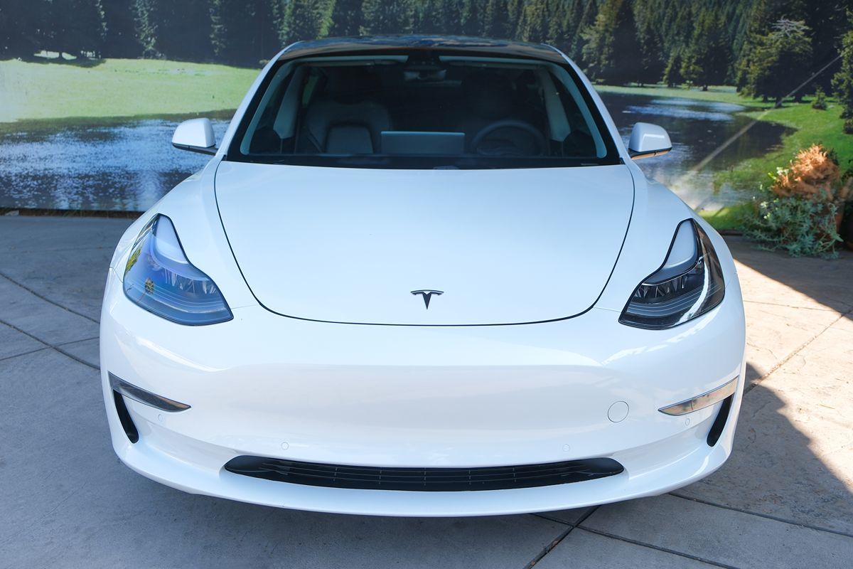 2021 Tesla Model 3 Standard Range Plus photo 2