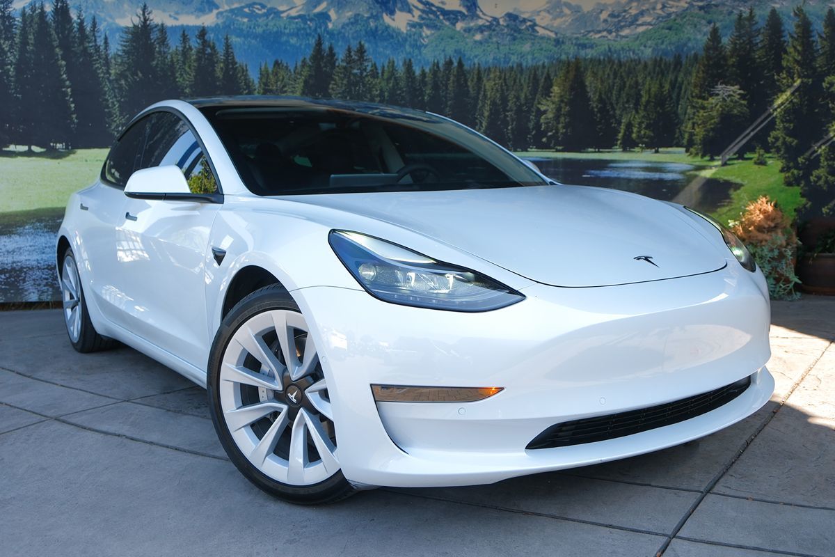 2021 Tesla Model 3 Standard Range Plus photo 3