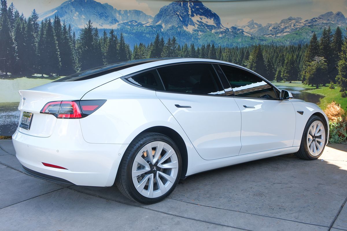 2021 Tesla Model 3 Standard Range Plus photo 6