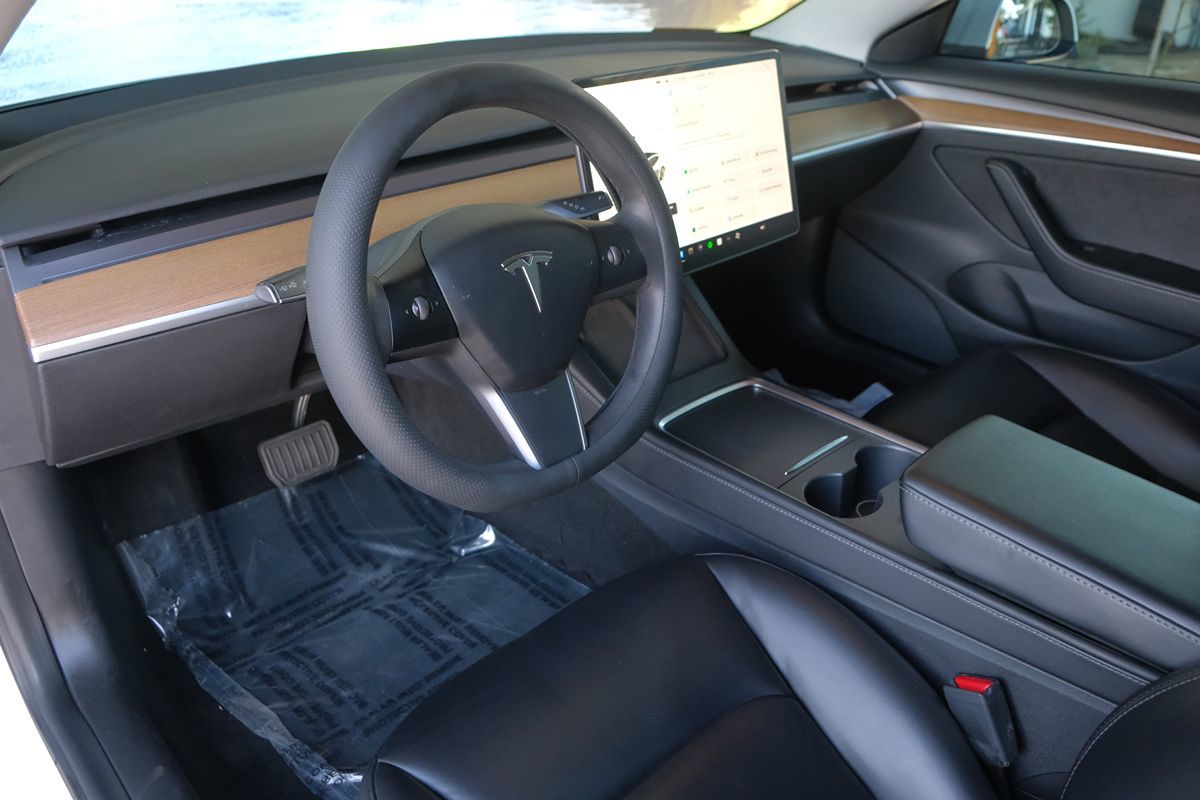 2021 Tesla Model 3 Standard Range Plus photo 13