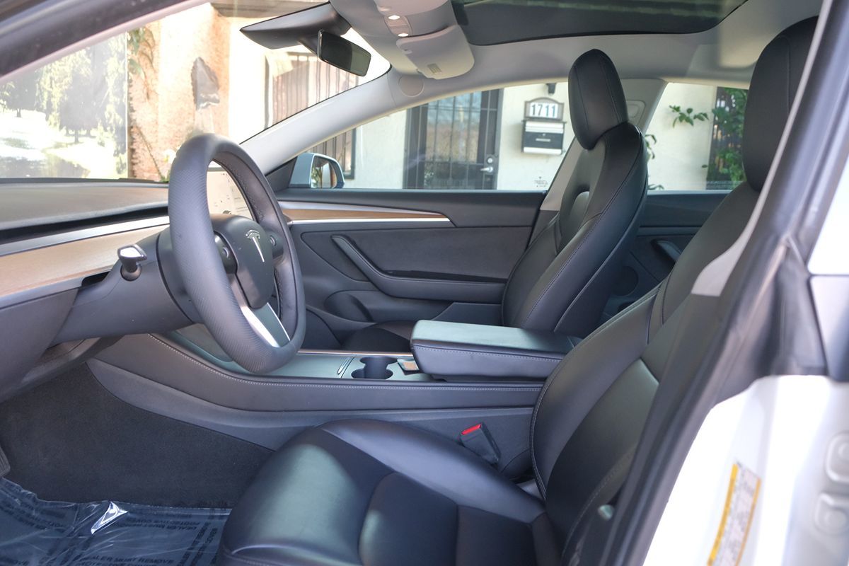 2021 Tesla Model 3 Standard Range Plus photo 12