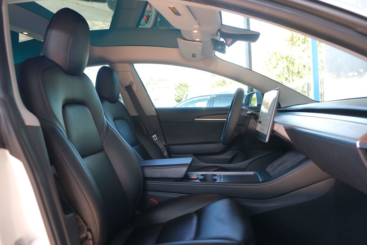 2021 Tesla Model 3 Standard Range Plus photo 25