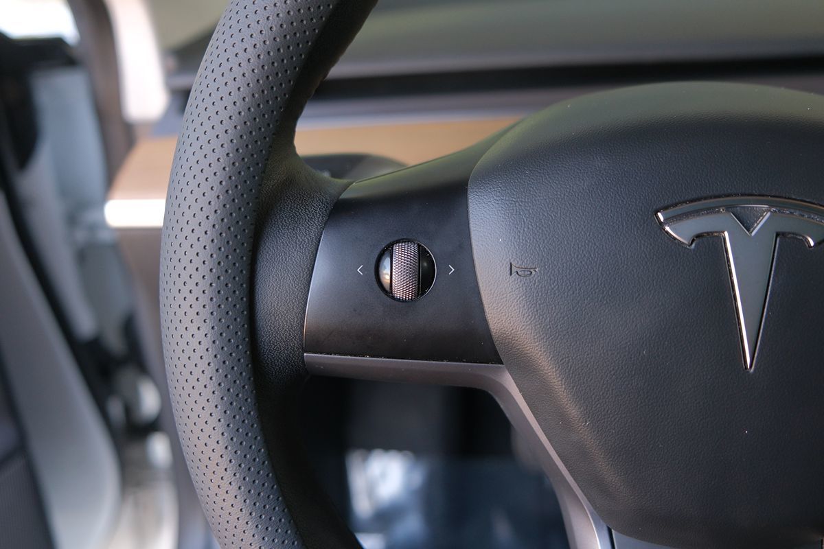 2021 Tesla Model 3 Standard Range Plus photo 15