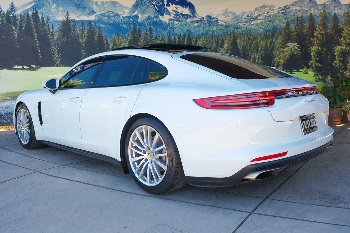2017 Porsche Panamera Base photo 4