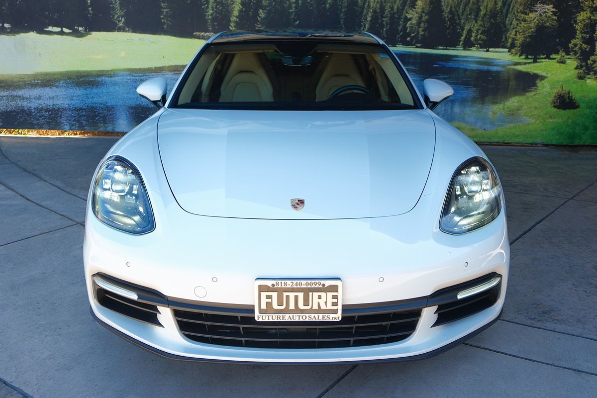 2017 Porsche Panamera Base photo 2