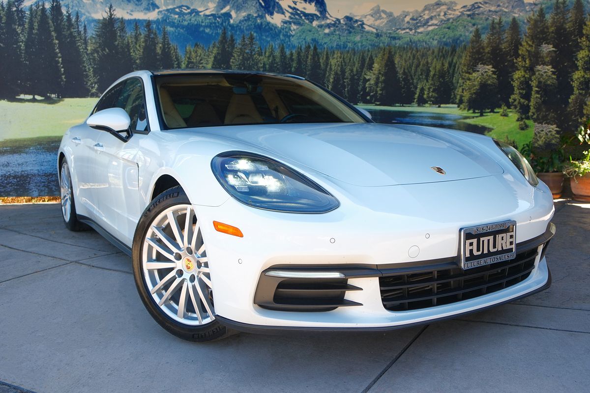 2017 Porsche Panamera Base photo 3