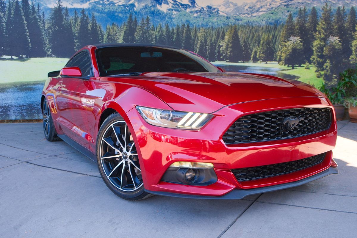 2016 Ford Mustang EcoBoost Premium photo 3