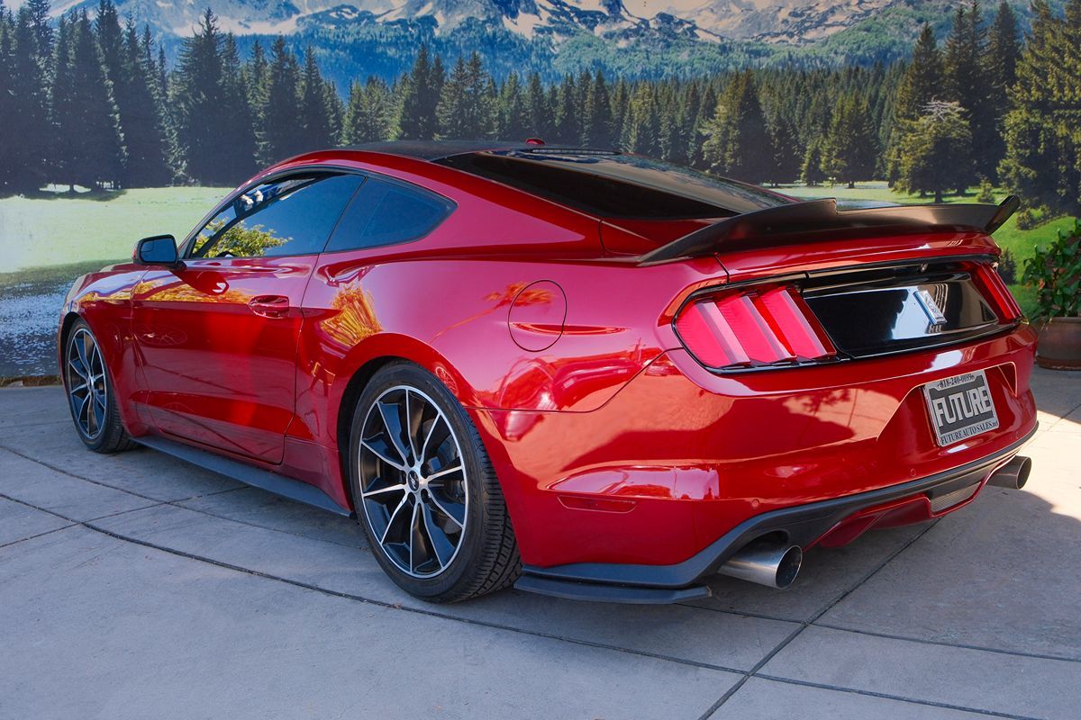 2016 Ford Mustang EcoBoost Premium photo 4