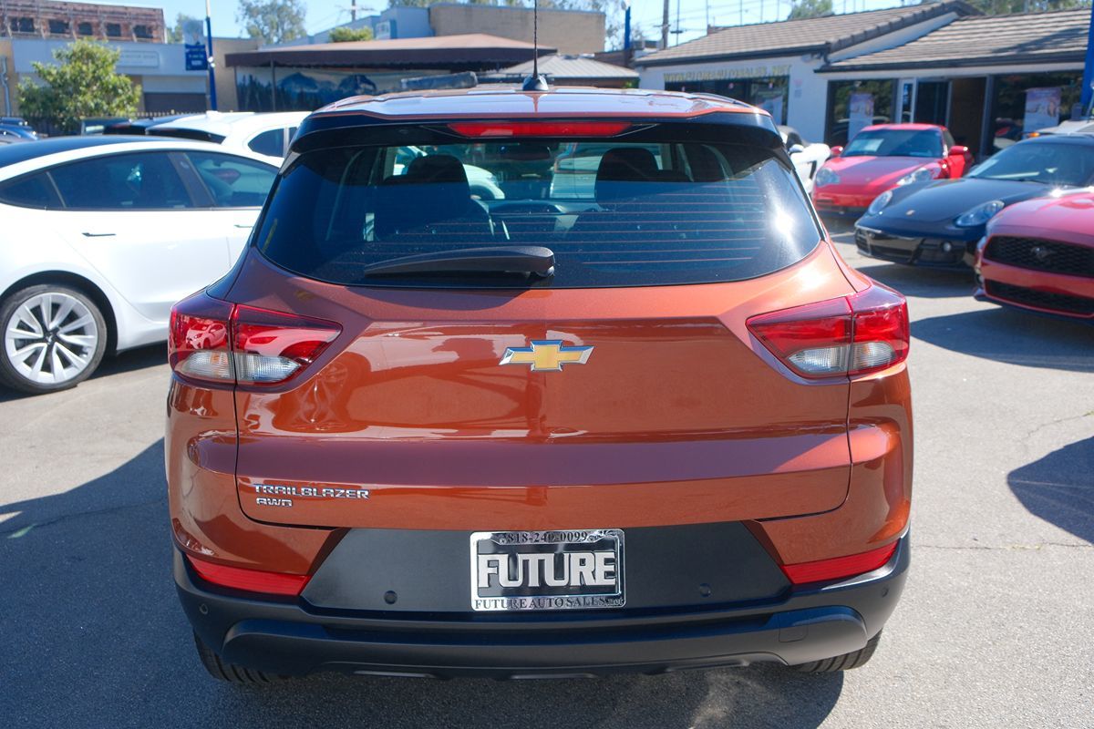 2021 Chevrolet Trailblazer LS photo 3