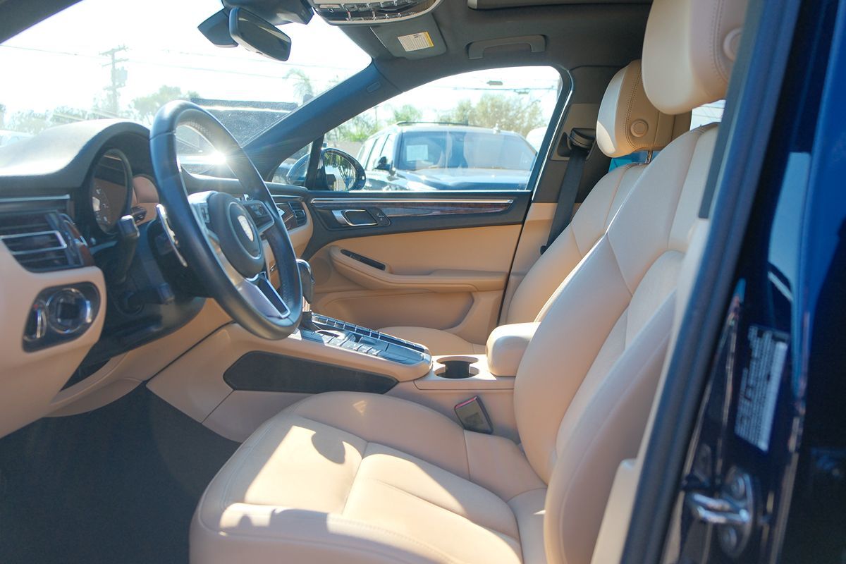 2021 Porsche Macan Base photo 13