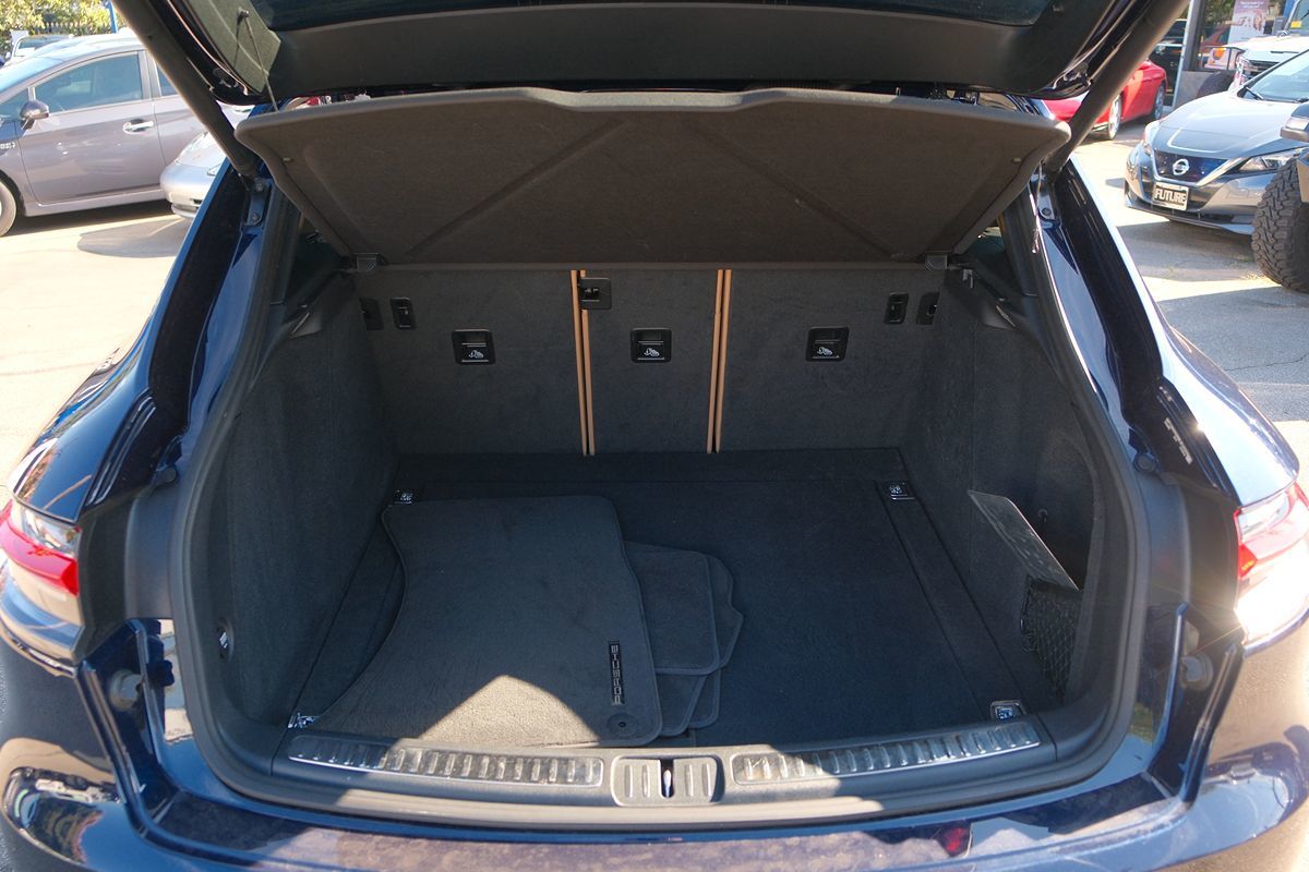 2021 Porsche Macan Base photo 38