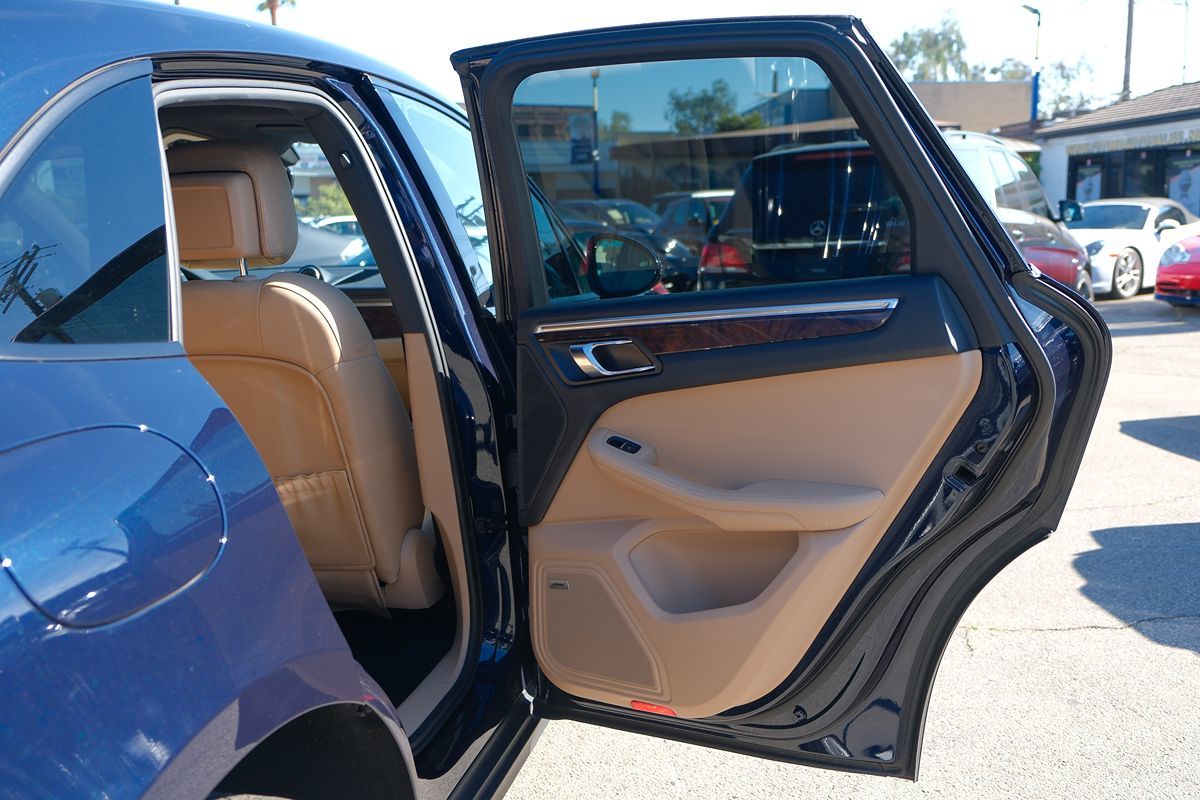 2021 Porsche Macan Base photo 31