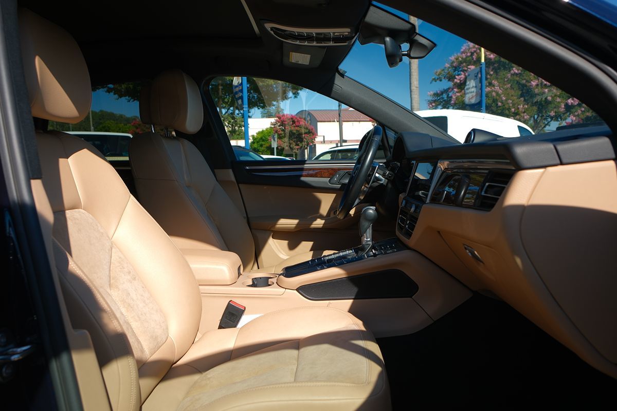 2021 Porsche Macan Base photo 29