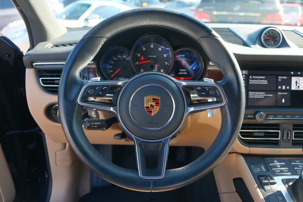 2021 Porsche Macan Base photo 16