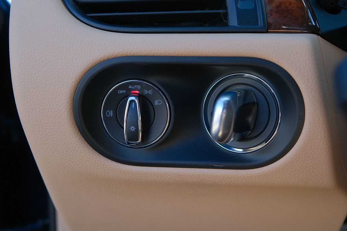 2021 Porsche Macan Base photo 14