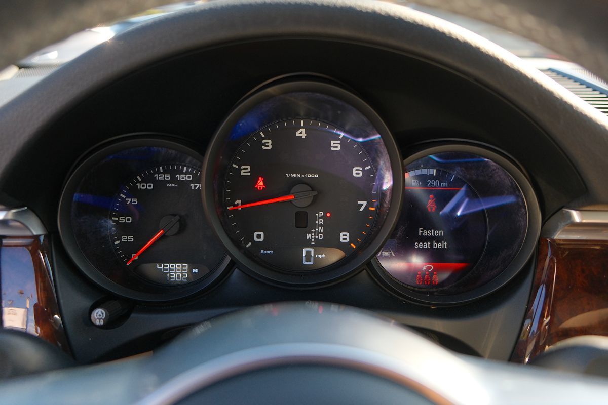 2021 Porsche Macan Base photo 17